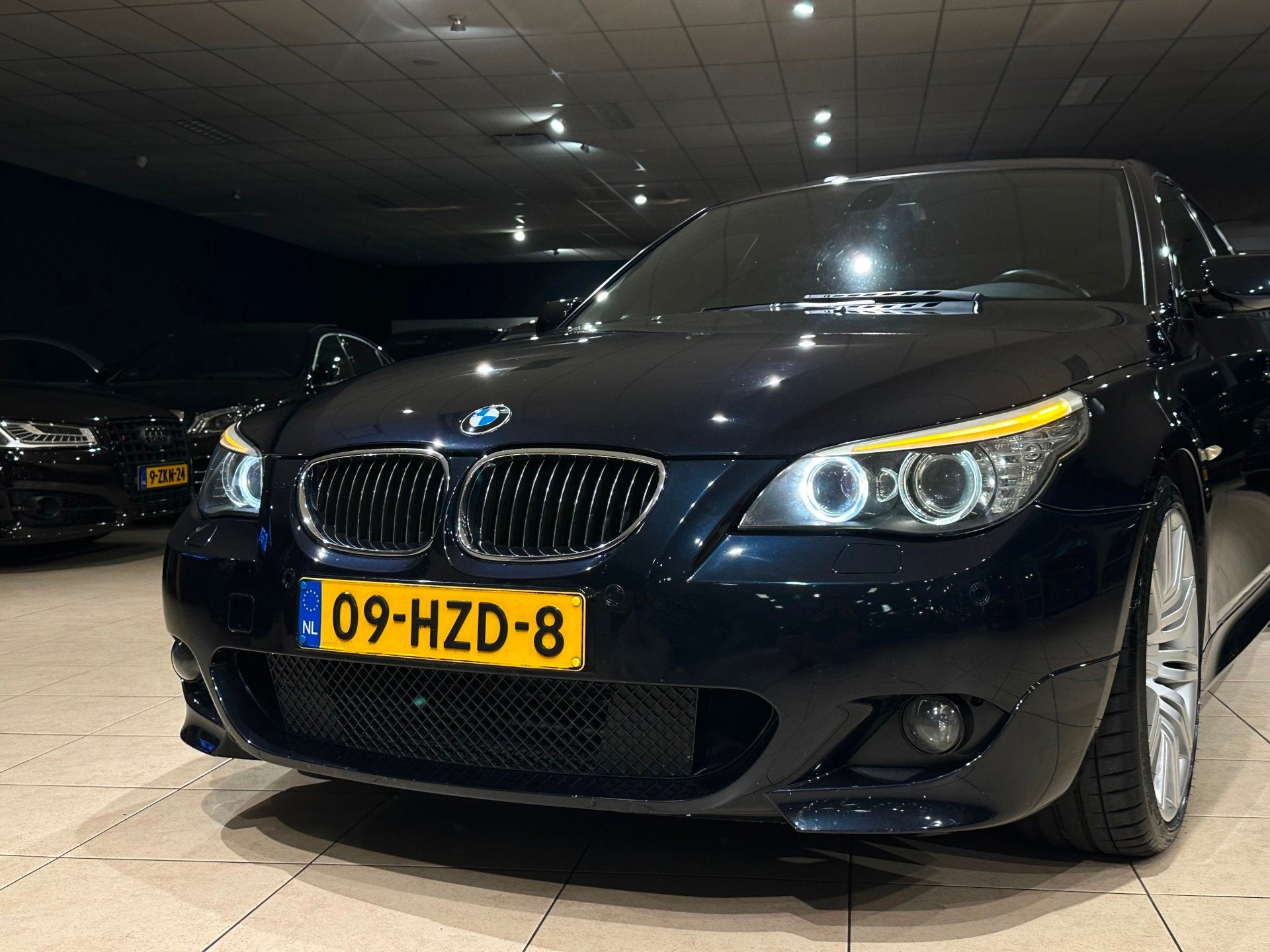 BMW 5-serie 523i M-PAKKET/ORIG-NL/1EIG/DEALER/TOPSTAAT, Achterwielaandrijving, Zwart, Zwart, Bedrijf