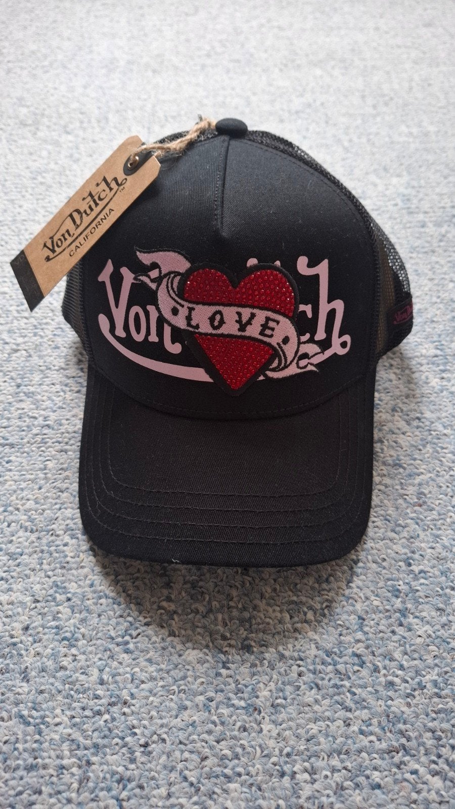 Von Dutch black pink love heart trucker hat (nieuw), Kleding | Dames, Hoeden en Petten, Ophalen of Verzenden, Nieuw, One size fits all