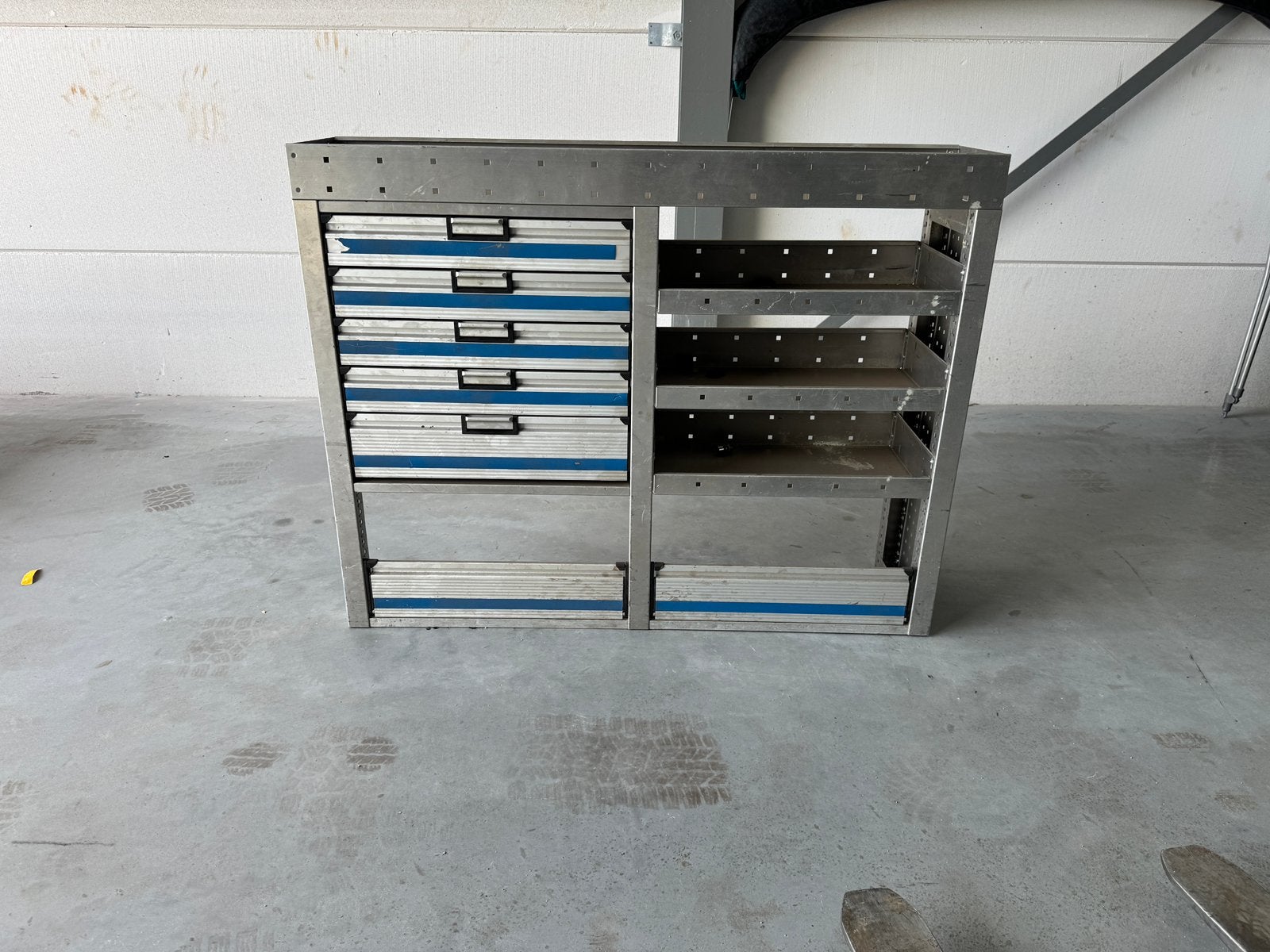 Aluminium kast bedrijfswagen, Ophalen, Zo goed als nieuw