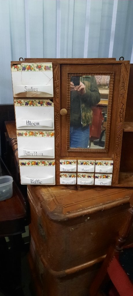 Brocant aardewerkladen specerijen keukenkastje met spiegel, Huis en Inrichting, Ophalen, Gebruikt, Hout, Brocante