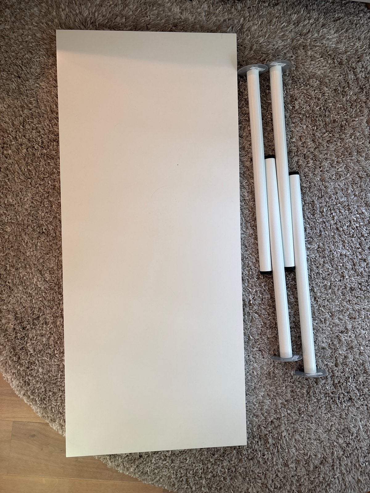 Witte bureau met poten - Zo goed als nieuw, Ophalen, 100 tot 150 cm, 50 tot 100 cm, Zo goed als nieuw