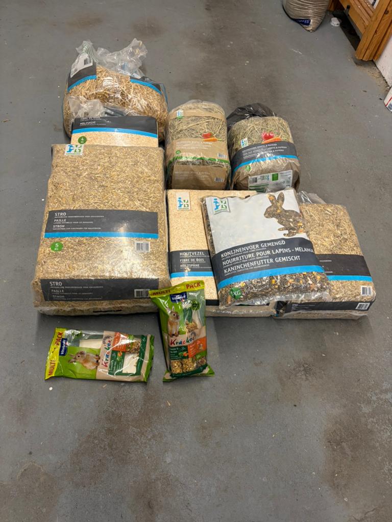 Voer, stro, houtvezel en hooi pakket voor konijn, Dieren en Toebehoren, Ophalen, Nieuw