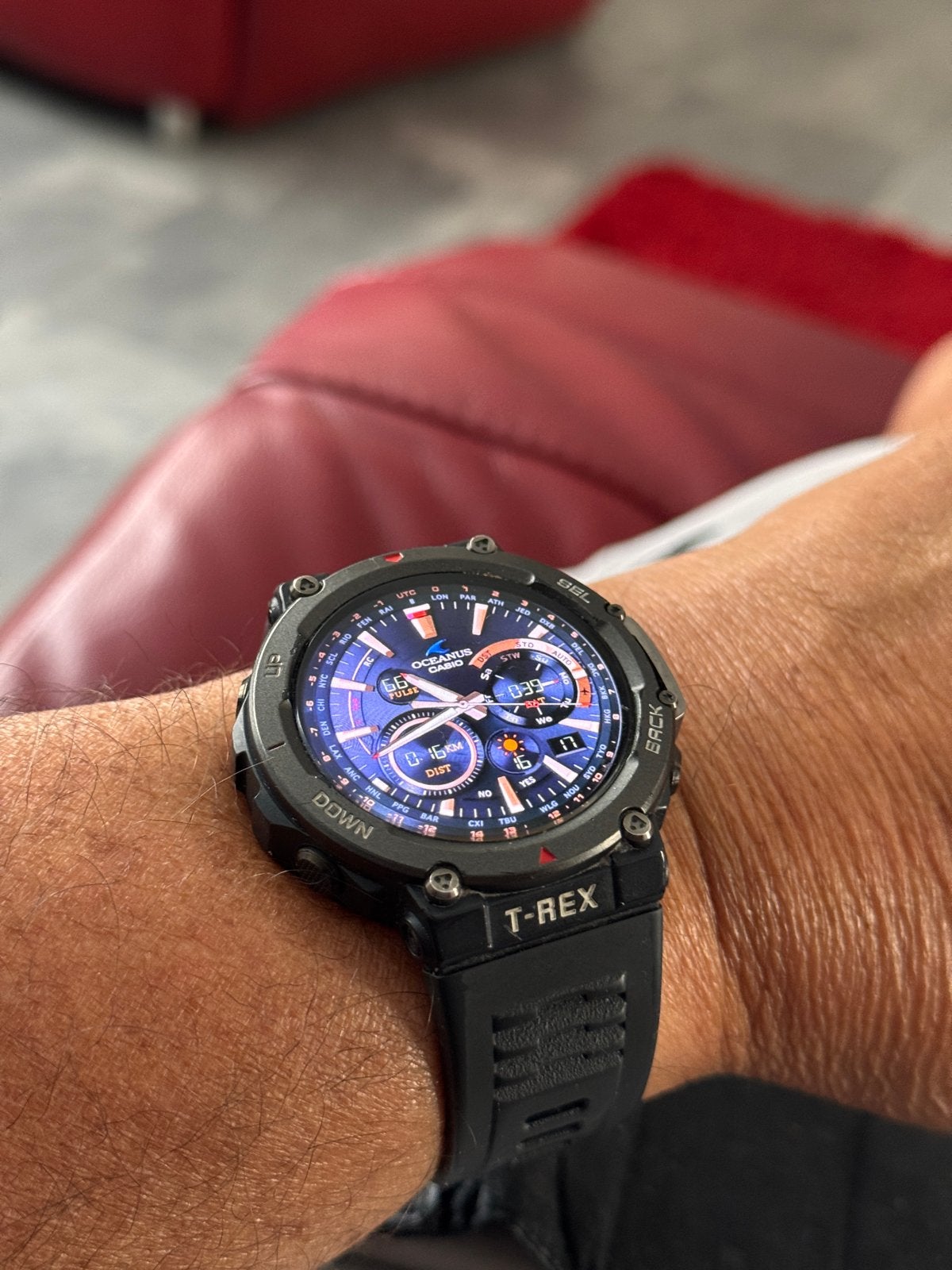 RUILEN : Amazfit T-Rex 2 tegen Apple watch Series 8 of 9, Afstand, Zwart, Ophalen of Verzenden, Zo goed als nieuw