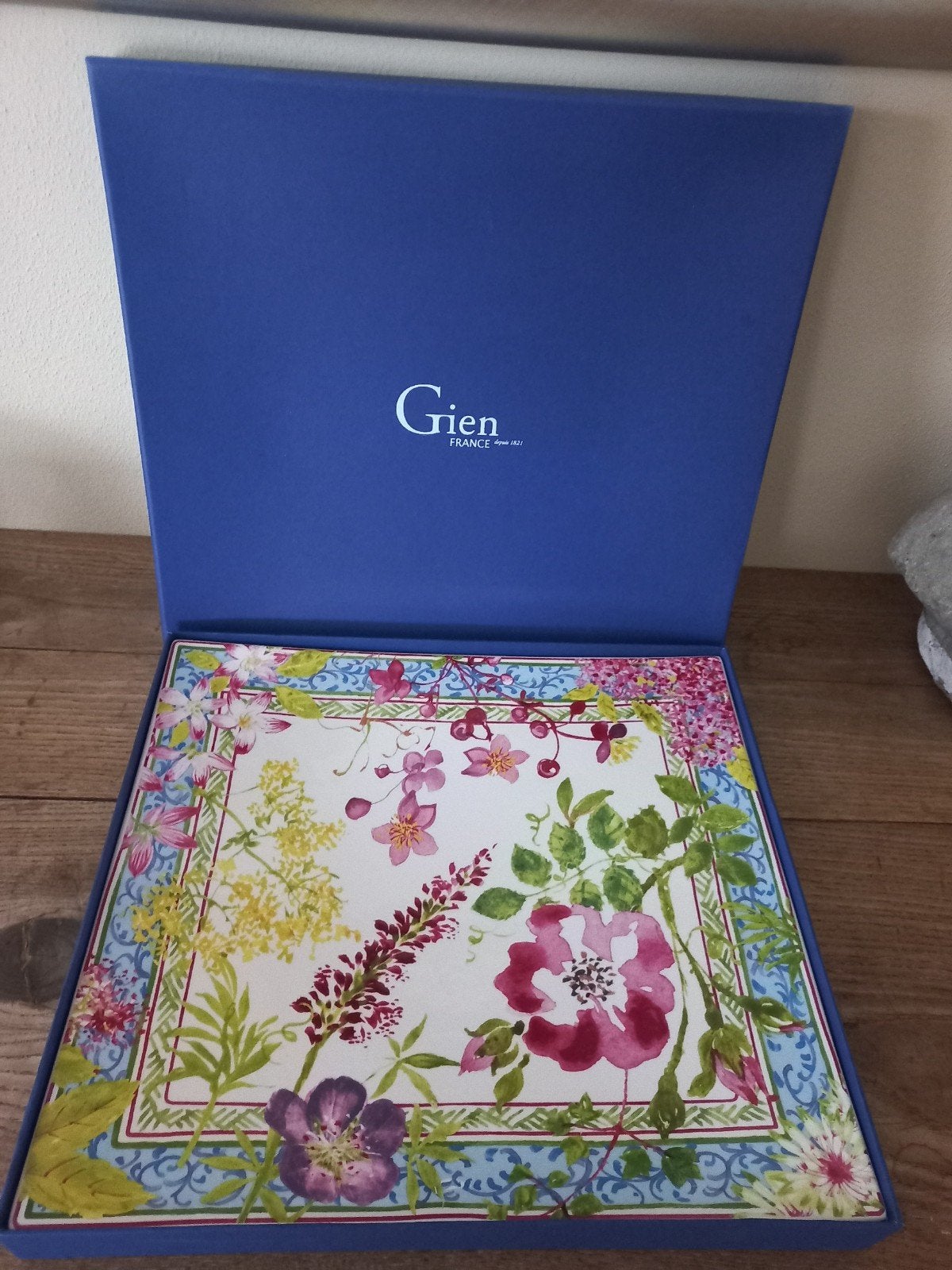 Gien Millefleurs, Ophalen of Verzenden, Zo goed als nieuw, Overige stijlen, Schaal of Schalen