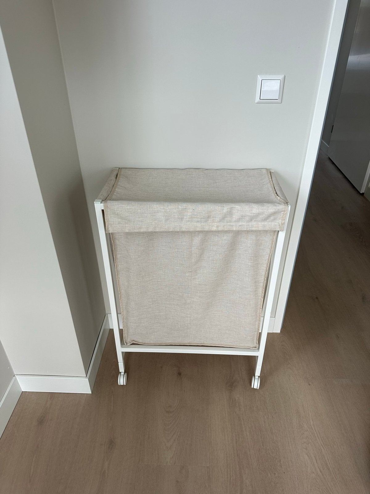Ikea wasmand ENHET op wieltjes - beige en wit, Beige, Zo goed als nieuw, Wasmand, Ophalen