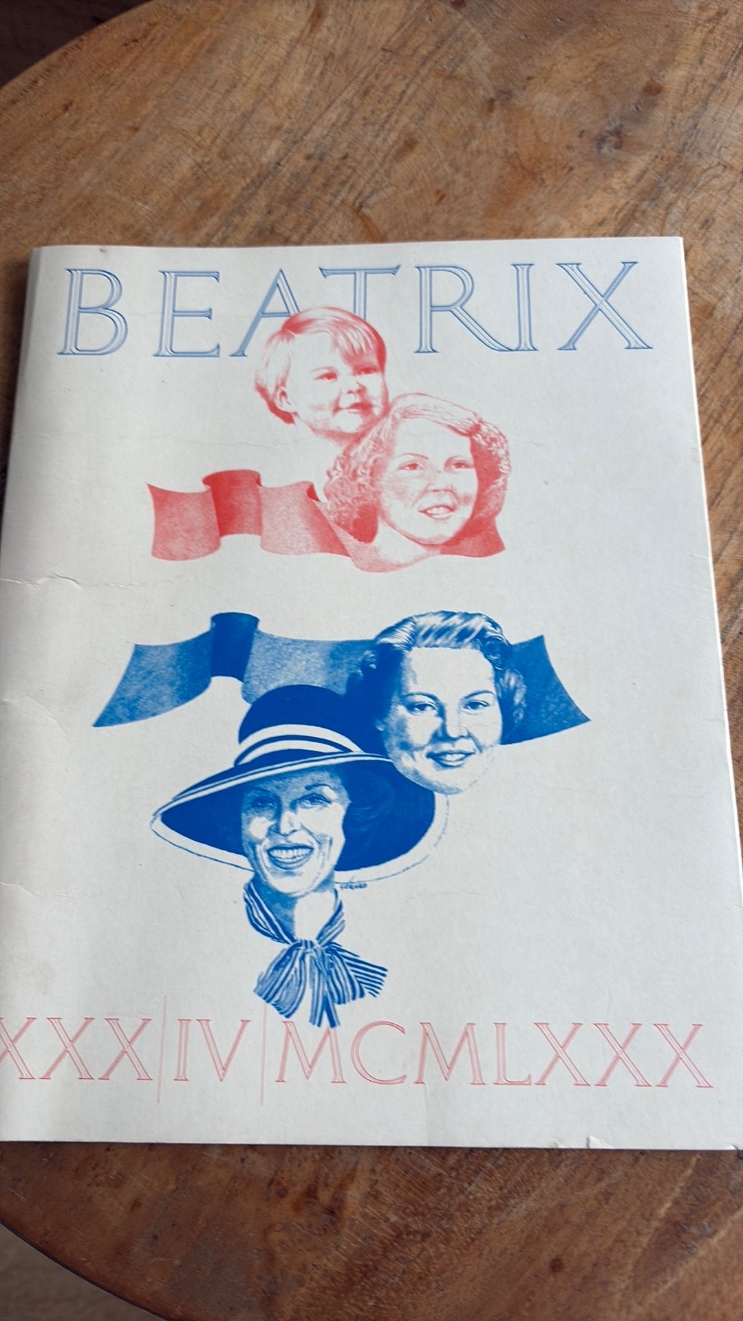 Schrift omslag beatrix koningshuis, Verzenden, Zo goed als nieuw, Tijdschrift of Boek