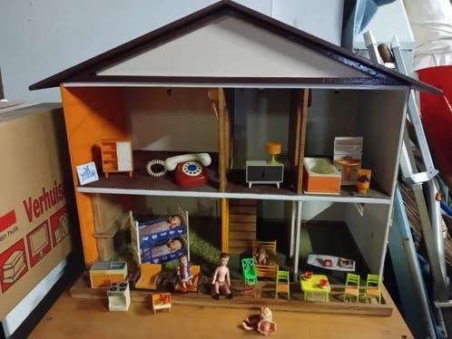 vintage retro jaren 60 a 70 poppenhuis met spullen poppen, Ophalen, Gebruikt, Poppenhuis