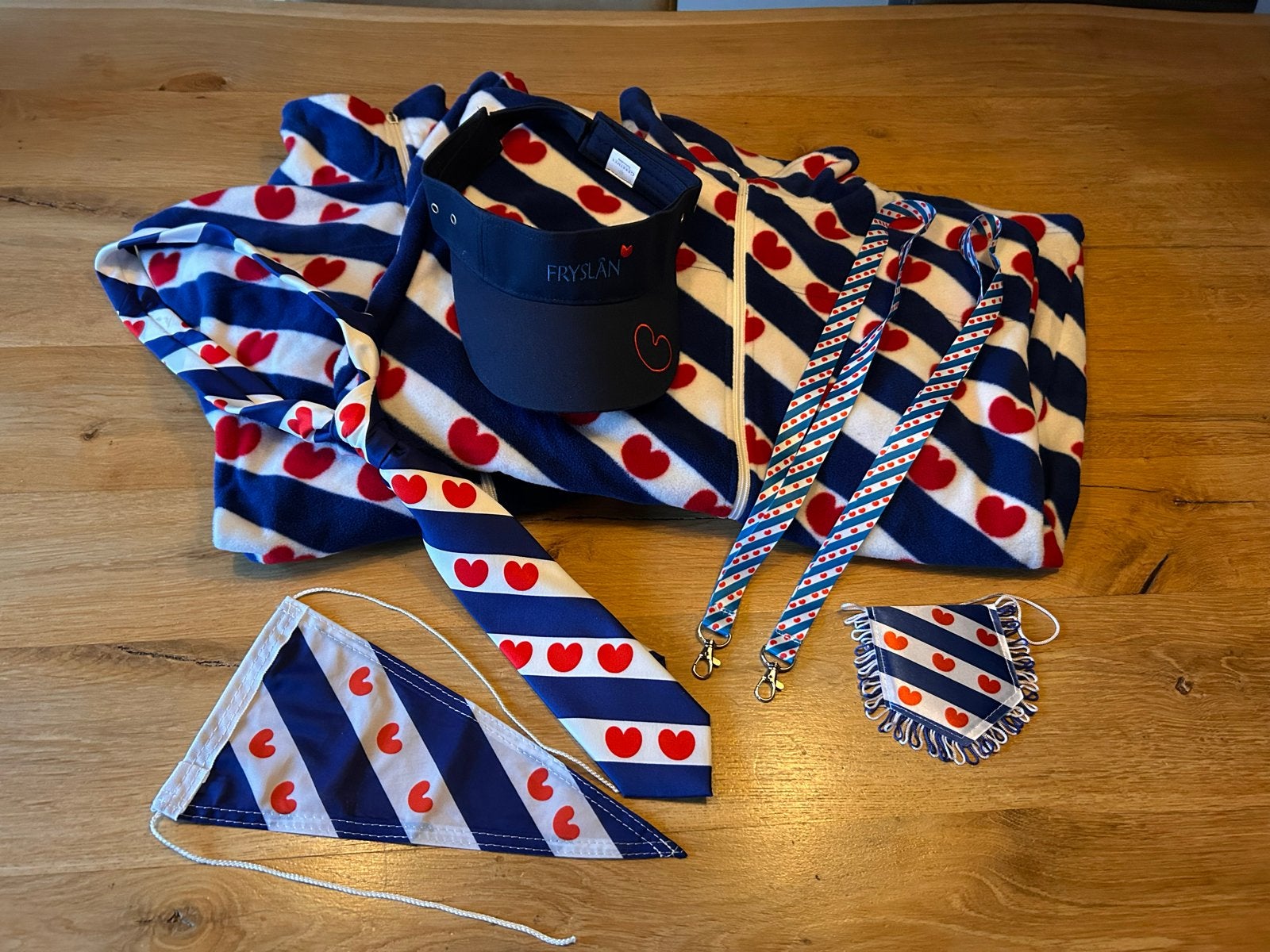 Friese kleding en accesoires verkleedspullen, Ophalen of Verzenden, Nieuw, Maat 56/58 (XL)