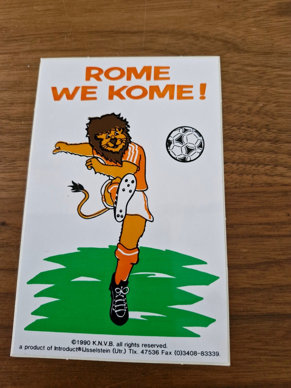 G 129 Vintage KNVB Sticker "Rome We Kome!" (1990), Ophalen of Verzenden, Nieuw, Sport