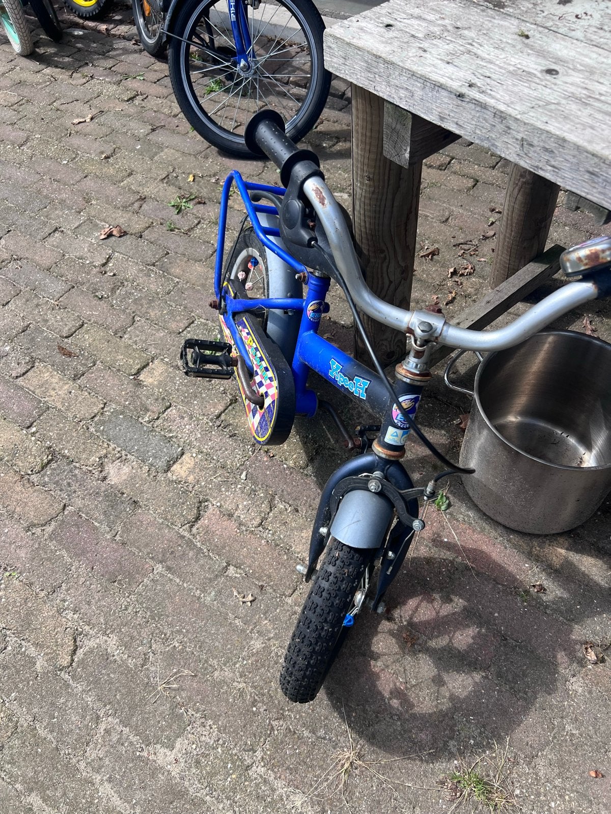 Blauwe kinderfiets 12,5 inch met zijwieltjes, Ophalen, Zijwieltjes, Gebruikt, Velgrem