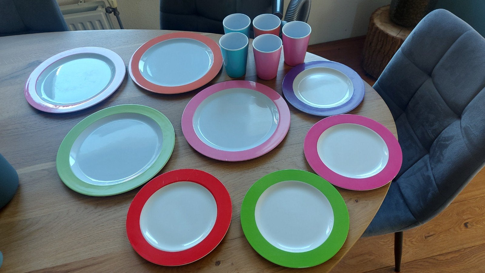 Melamine servies set - borden en bekers in vrolijke kleuren, Ophalen, Gebruikt