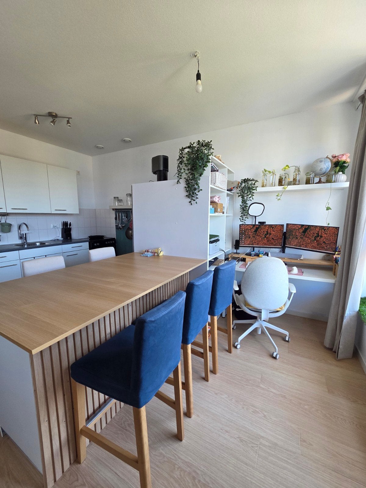 5 IKEA BERGMUND barkrukken (3 blauw, 2 beige) - 62 cm, 2 krukken, Ophalen, Zo goed als nieuw, 60 tot 90 cm
