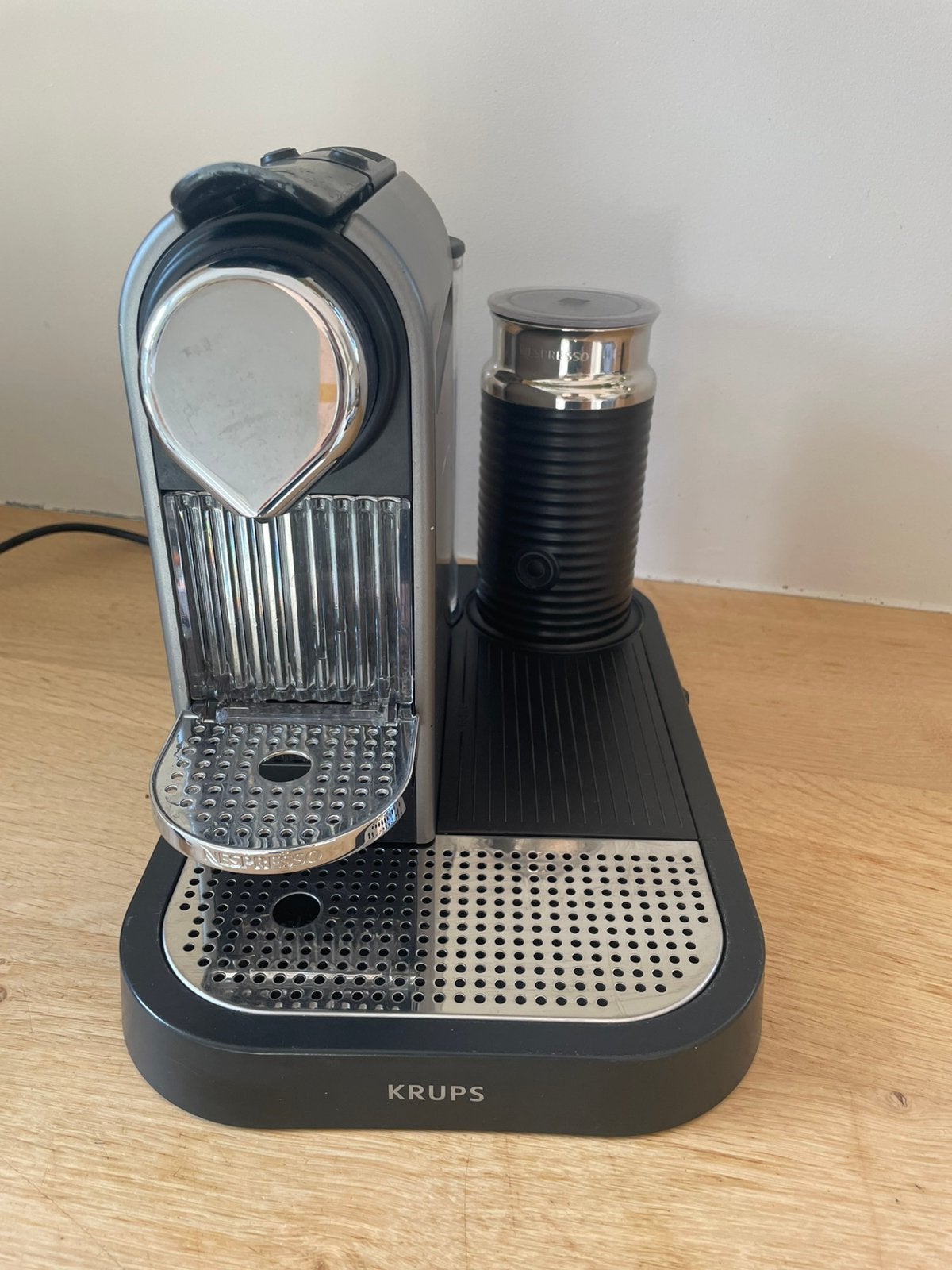 Krups Nespresso koffiezetapparaat met melkopschuimer, Ophalen, Gebruikt, Koffiemachine, 1 kopje