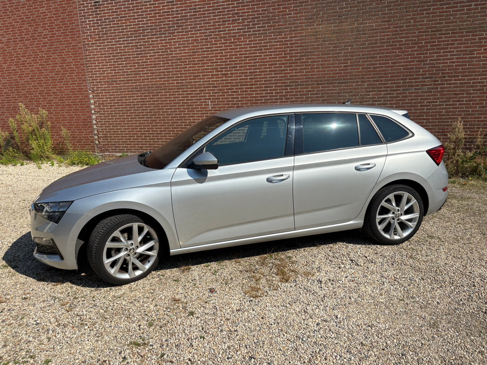 Skoda Scala 1.0 TSI Greentech 116pk 2019 Grijs, Auto's, Zwart, 4 cilinders, 610 kg, 49 €/maand