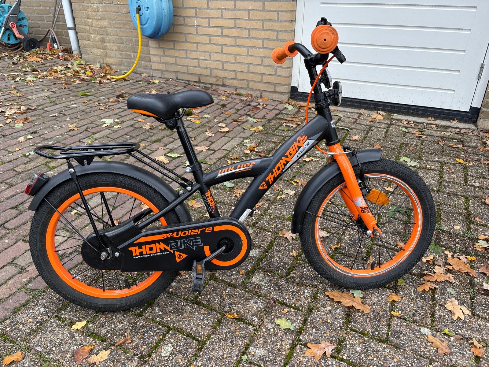 Thombike Volare kinderfiets 16 inch - Zwart/Oranje, Ophalen of Verzenden, Zo goed als nieuw, Terugtraprem, 16 tot 20 inch