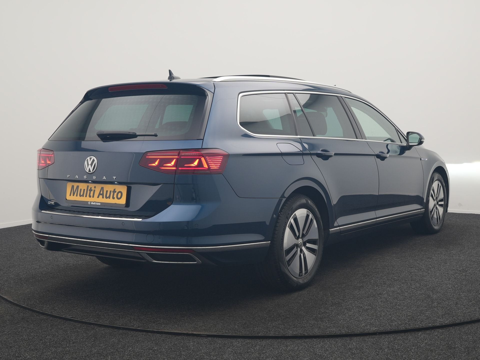 Volkswagen Passat 1.4 TSI PHEV GTE Business 218pk Dealer O.H, Auto's, Dealer onderhouden, Gebruikt, Zwart, 4 cilinders