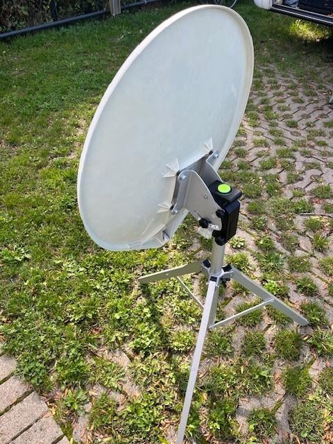 65cm kunststof satellietschotel., Caravans en Kamperen, Ophalen of Verzenden, Zo goed als nieuw