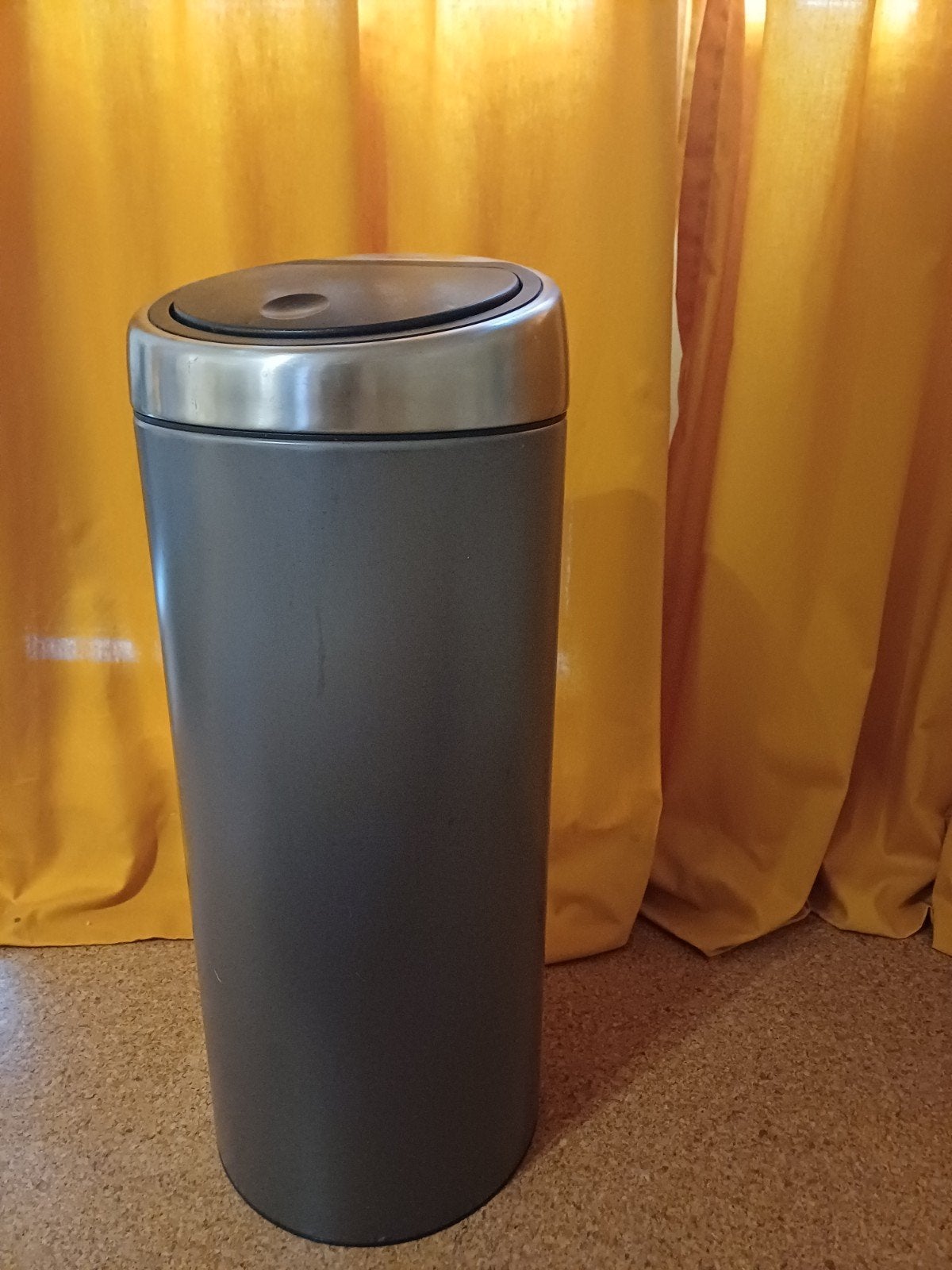 Brabantia prullenbak met touch deksel - 23 tot 30 liter, Huis en Inrichting, Woonaccessoires | Prullenbakken, Ophalen, Gebruikt