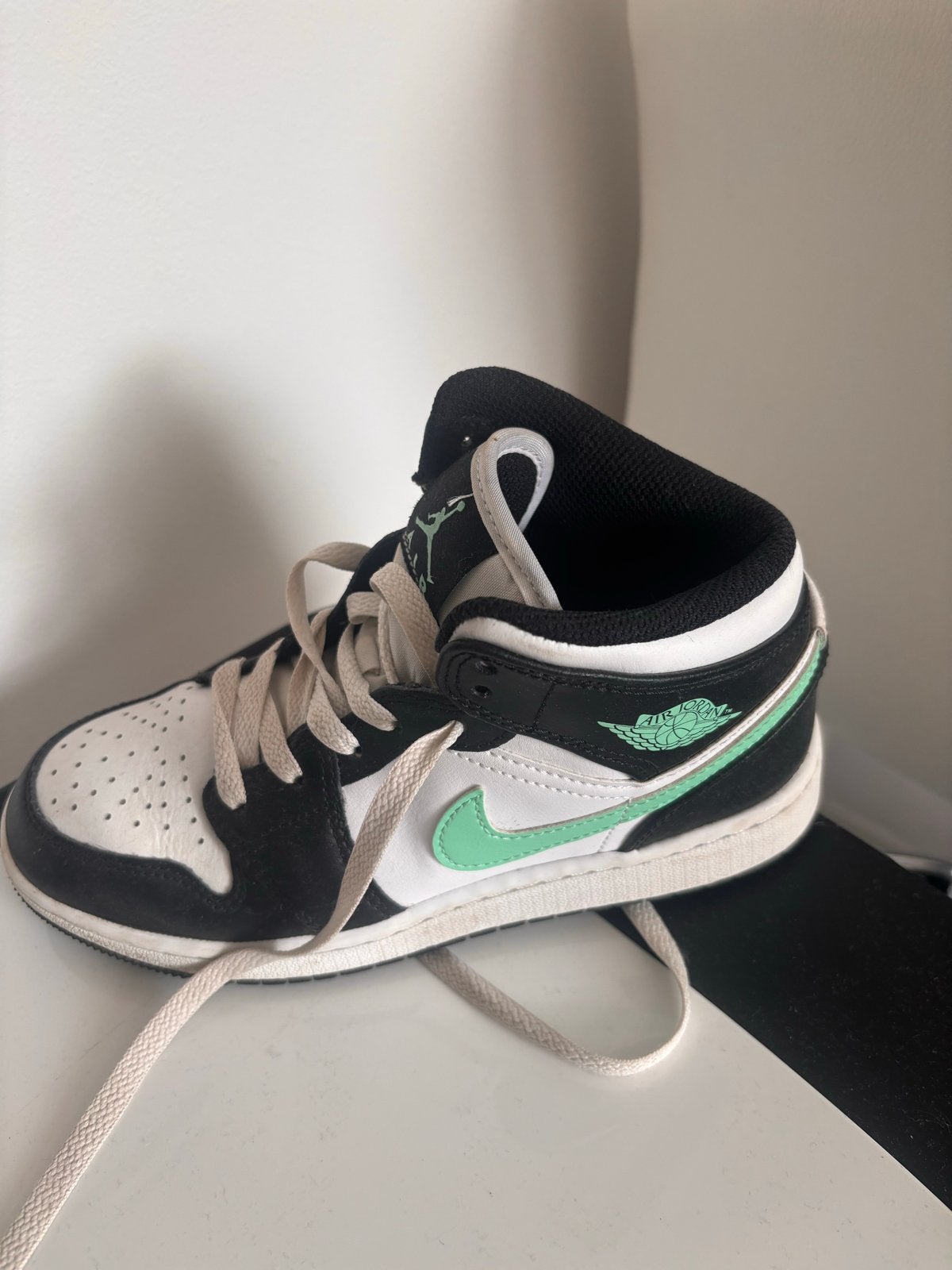 Jordan 1 Mid SE 'Ice Cream' sneakers maat 35.5, Ophalen, Zo goed als nieuw, Jongen of Meisje, Sportschoenen