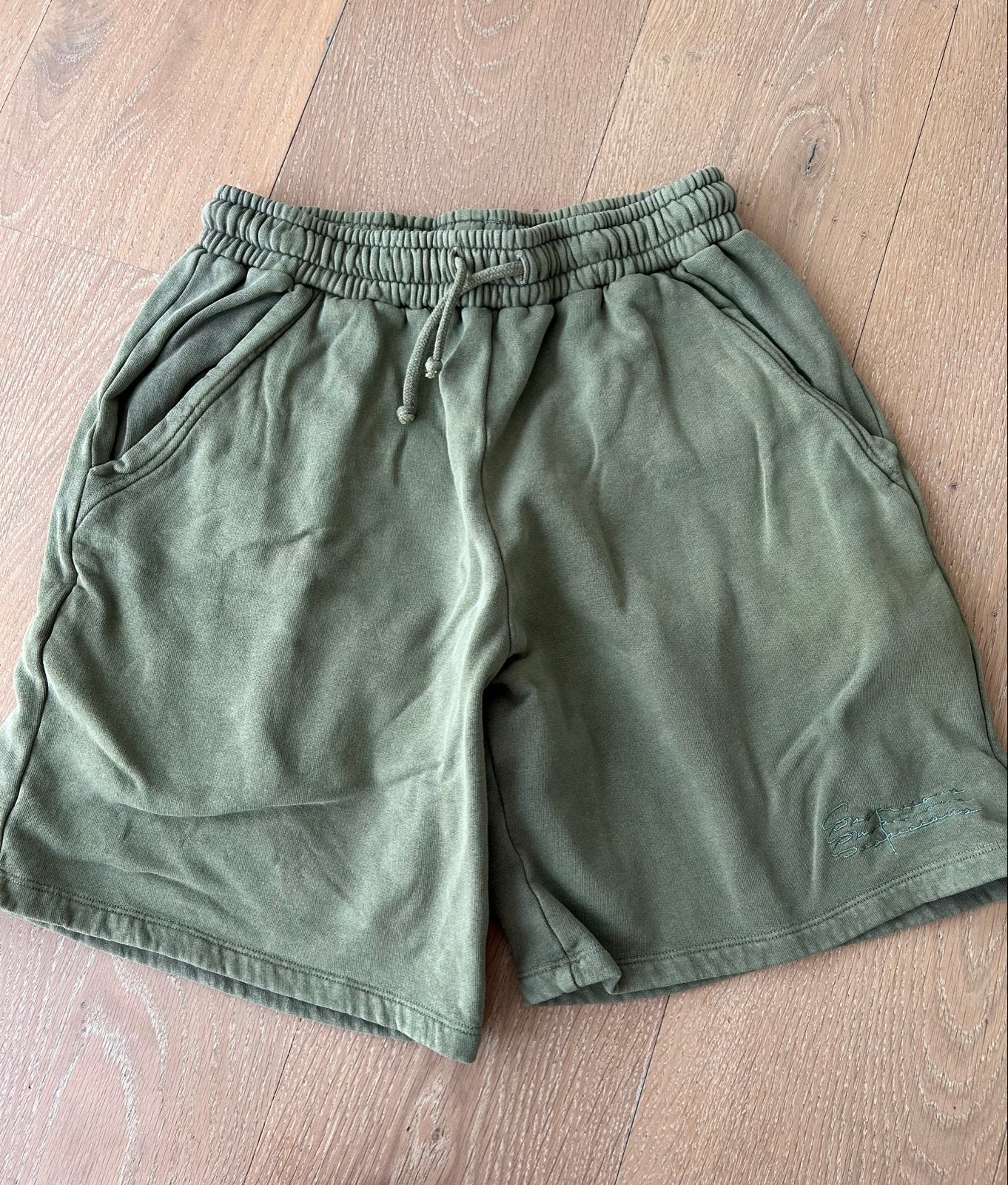 Suspicious Antwerp Groene Sweatshorts Maat M, Kleding | Heren, Broeken en Pantalons, Zo goed als nieuw, Maat 48/50 (M), Groen