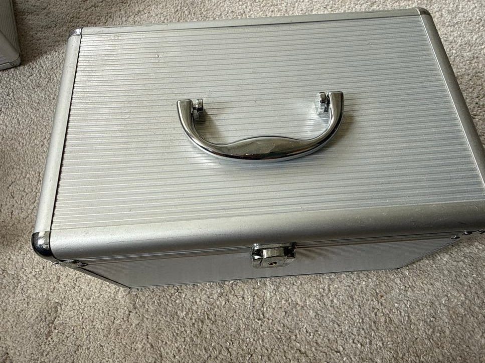 Aluminium CD/DVD opbergkoffer - Zilver, Ophalen, Minder dan 50 cm, Gebruikt, Metaal