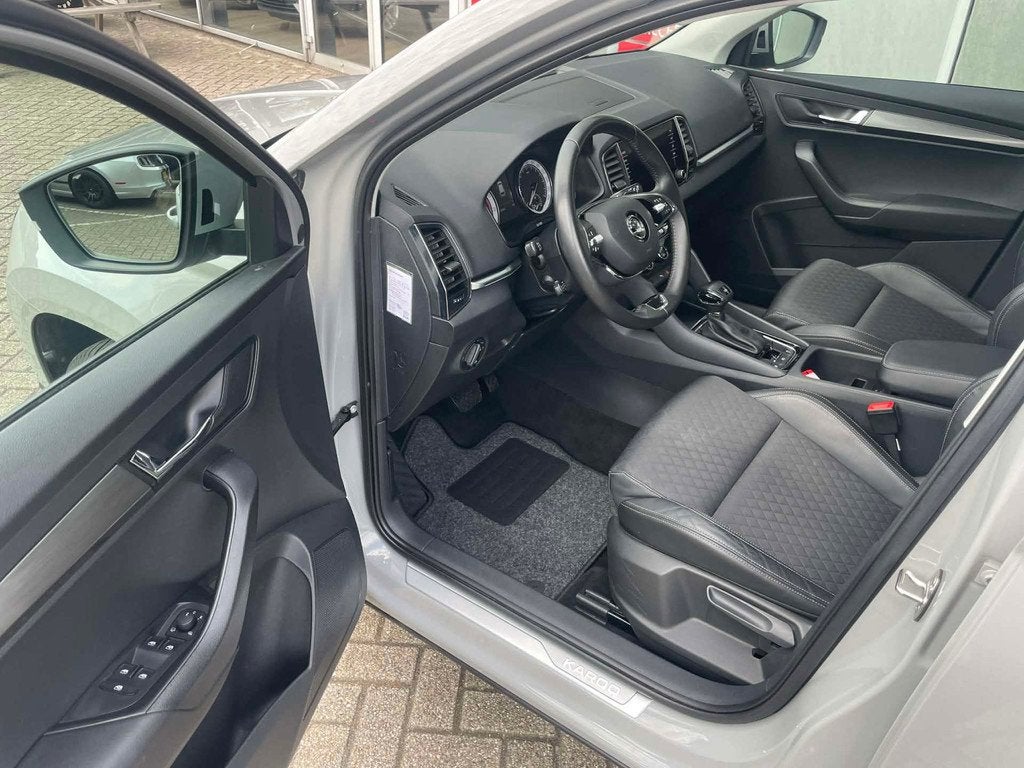 Skoda Karoq 1.5 TSI ACT Business Edition / automaat / stoelv, Auto's, Skoda, 4 cilinders, Leder en Stof, Karoq, SUV of Terreinwagen