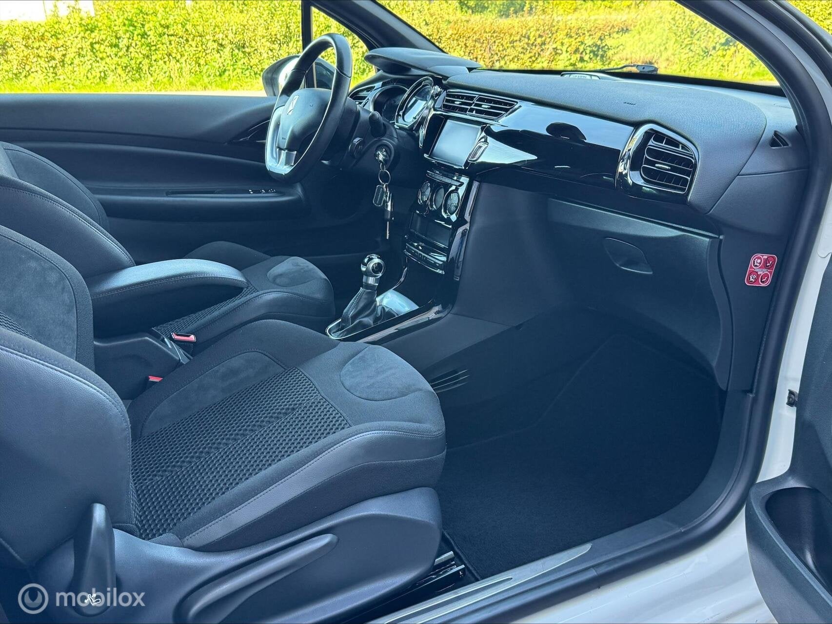 Ds 3 1.2 PureTech So Chic NAVI/AIRCO/CRUISE.CONTROL, Auto's, Voorwielaandrijving, Gebruikt, 1199 cc, 82 pk
