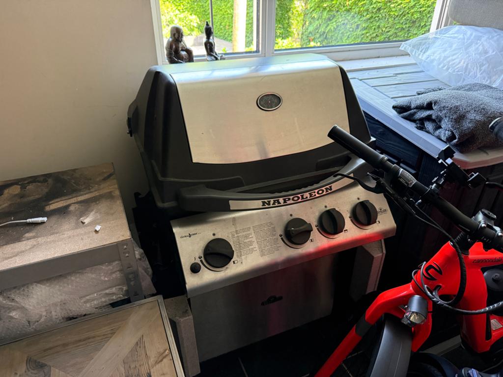 Napoleon 405 gasbarbecue met gasflessen - Goede staat, Ophalen, Gebruikt