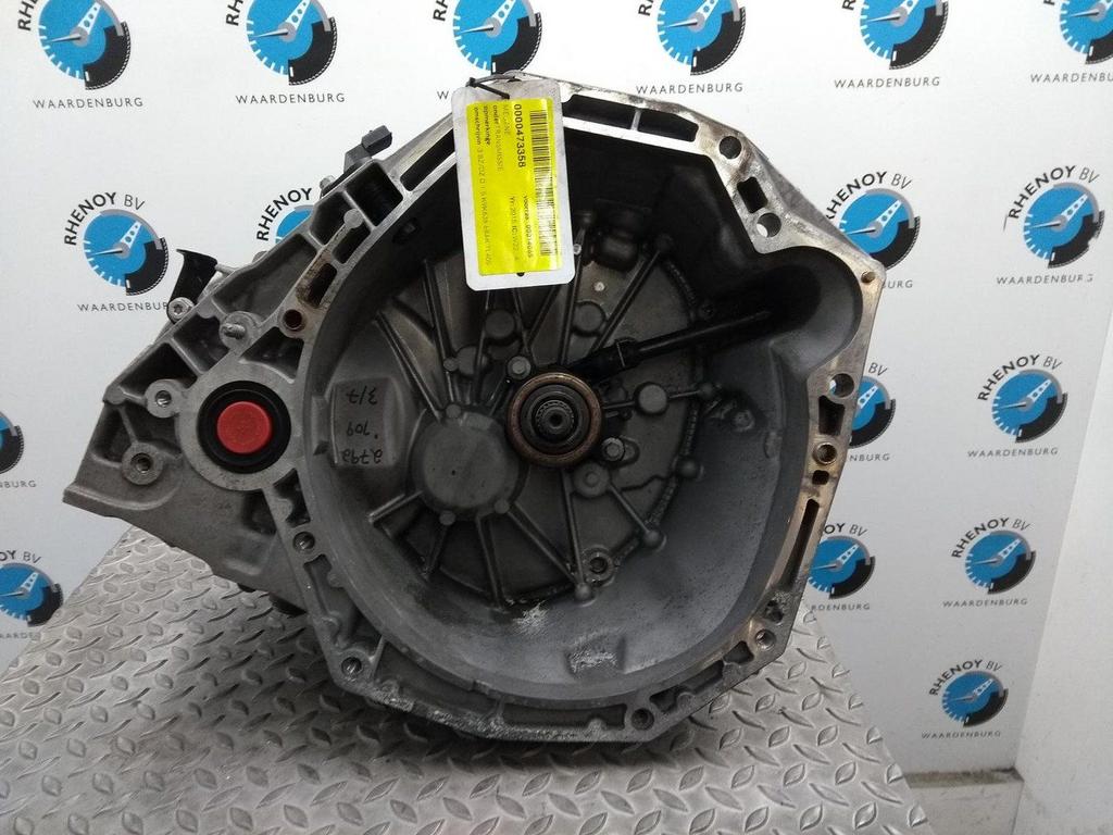 RENAULT MEGANE TRANSMISSIE / VERSNELLINGSBAK 2015, Ophalen of Verzenden, Gebruikt, Stiba lid