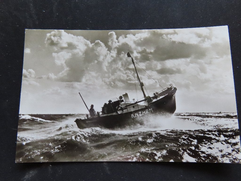 ansichtkaart reddingboot "K. F. Sluys" KNRM, Verzamelen, Ophalen of Verzenden, Motorboot, Kaart, Foto of Prent