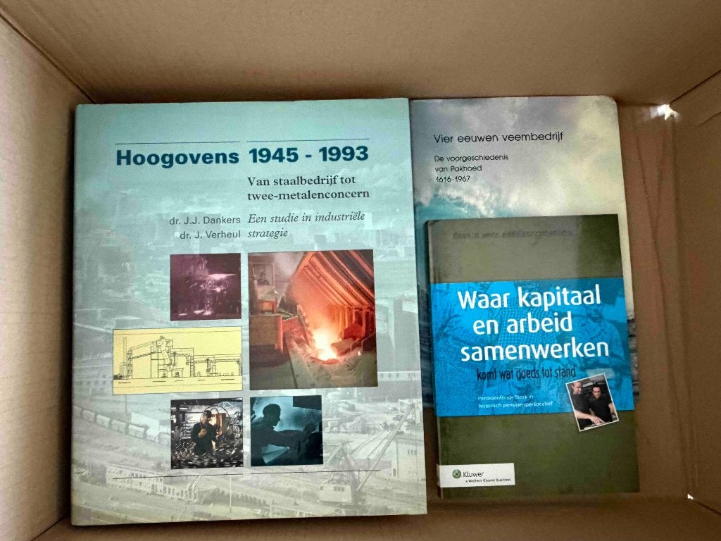 Verhuisdoos met boeken Nederlandse bedrijven, Ophalen, Gelezen, Geschiedenis en Politiek