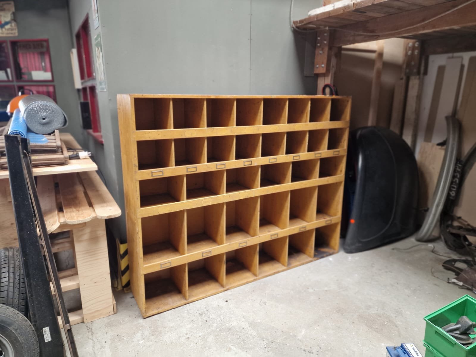 Antieke vakjes kast hout, Ophalen