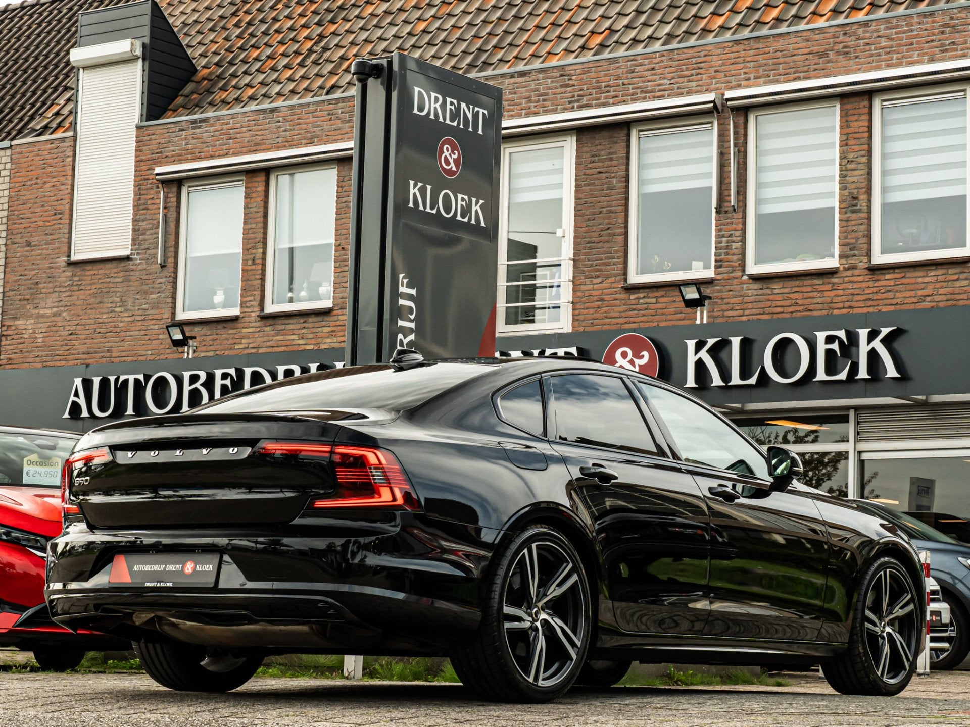 Volvo S90 2.0 B4 PLUS DARK ORG NL SCHUIFDAK CAMERA HARMANKAR, Auto's, Dealer onderhouden, Gebruikt, Euro 6, 4 cilinders