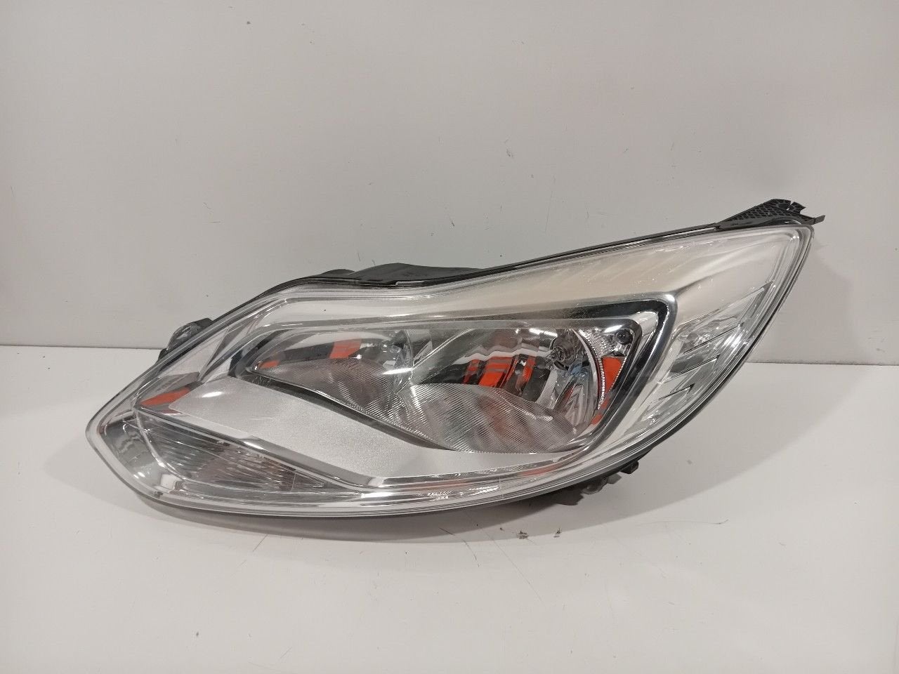 Koplamp links Ford Focus, Onderdelen@venauto.nl, Van der Ven Autorecycling B.V., Gebruikt, Ettenseweg 76, 4706 PB Roosendaal, The Netherlands