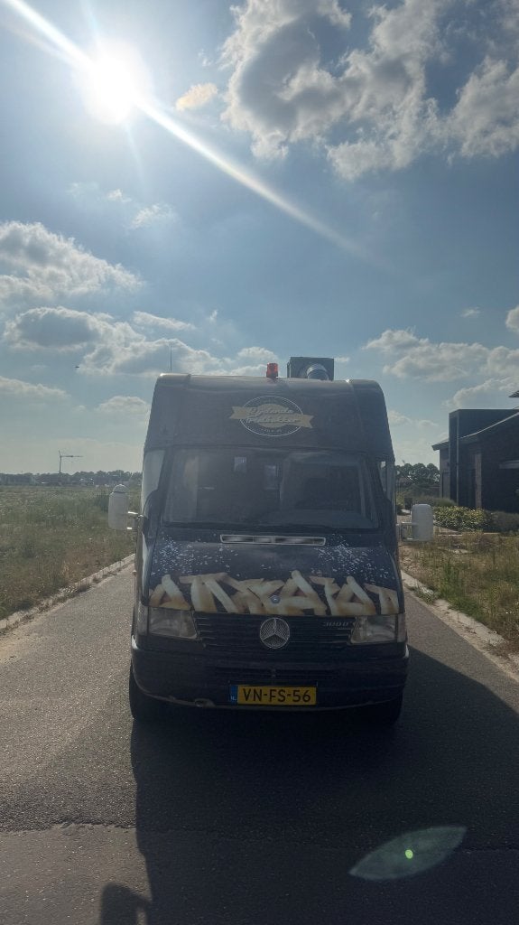 Frietwagen Mercedes Sprinter, Ophalen, Snacks