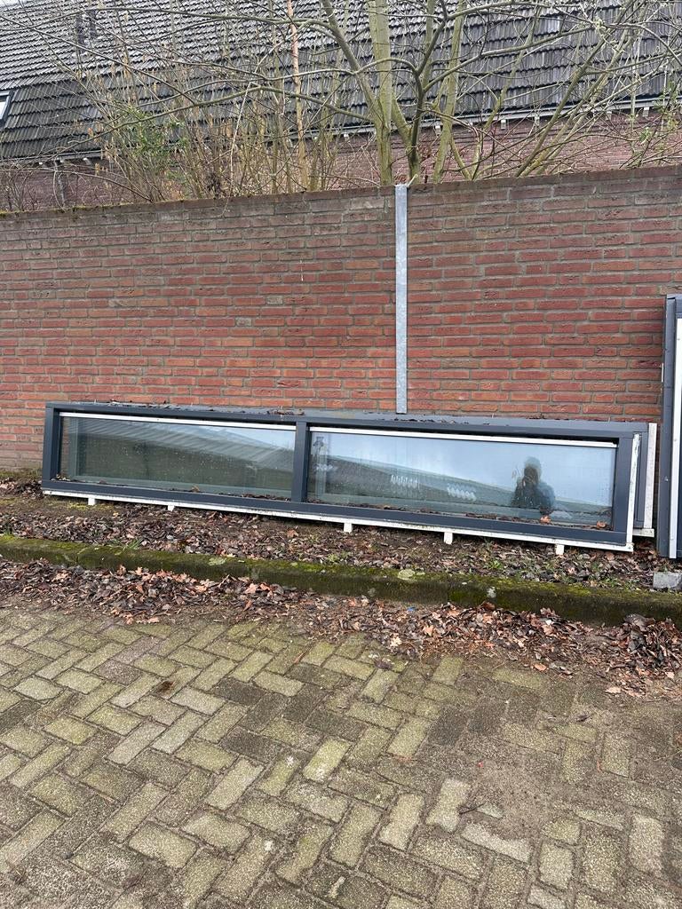2x Smalle hardhouten raamkozijnen, Ophalen, Gebruikt, Minder dan 75 cm, Inclusief glas