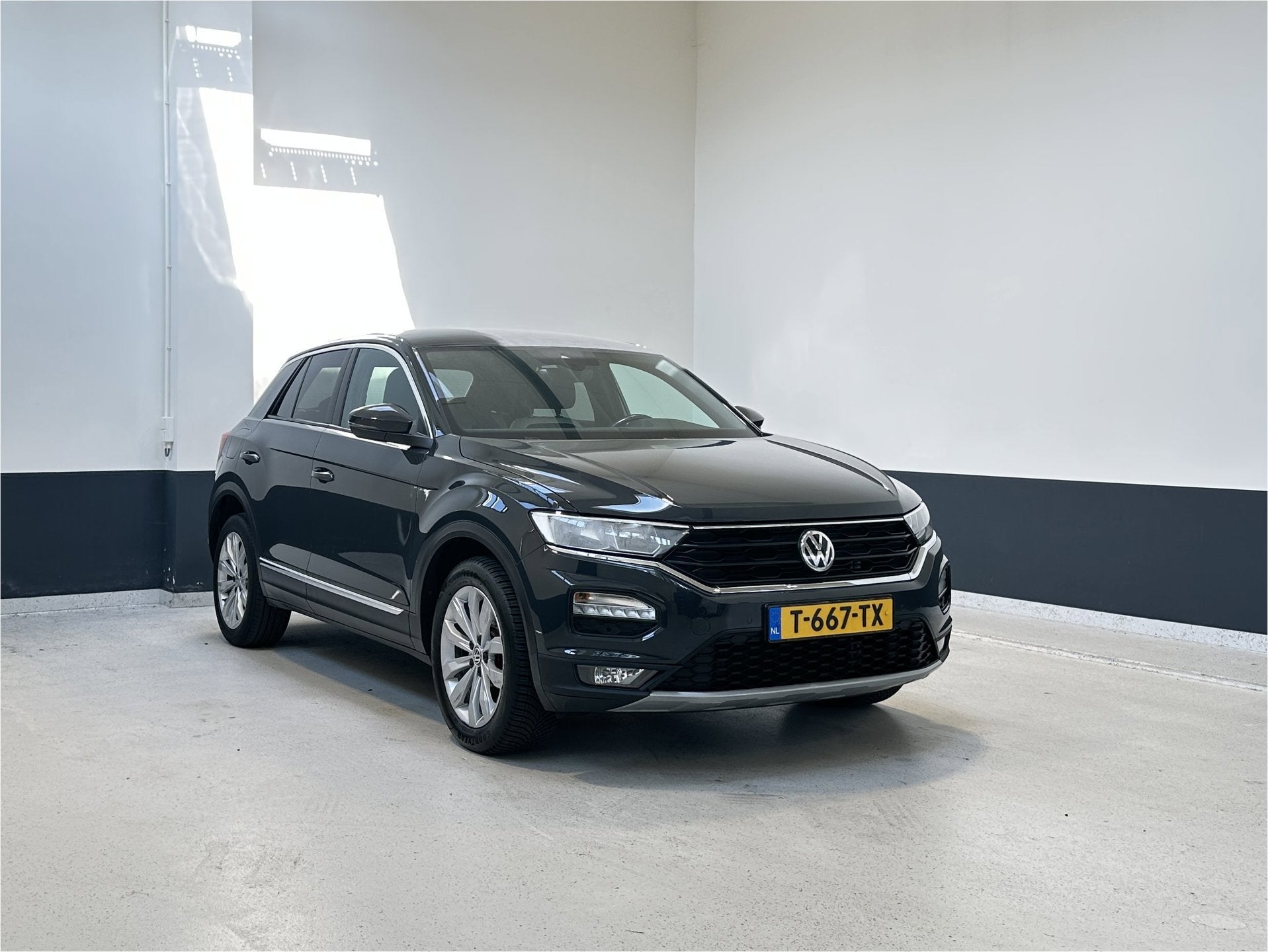Volkswagen T-Roc 1.5 TSI Sport Automaat | LM velgen | Airco, Auto's, 4 cilinders, 150 pk, Bedrijf, SUV of Terreinwagen