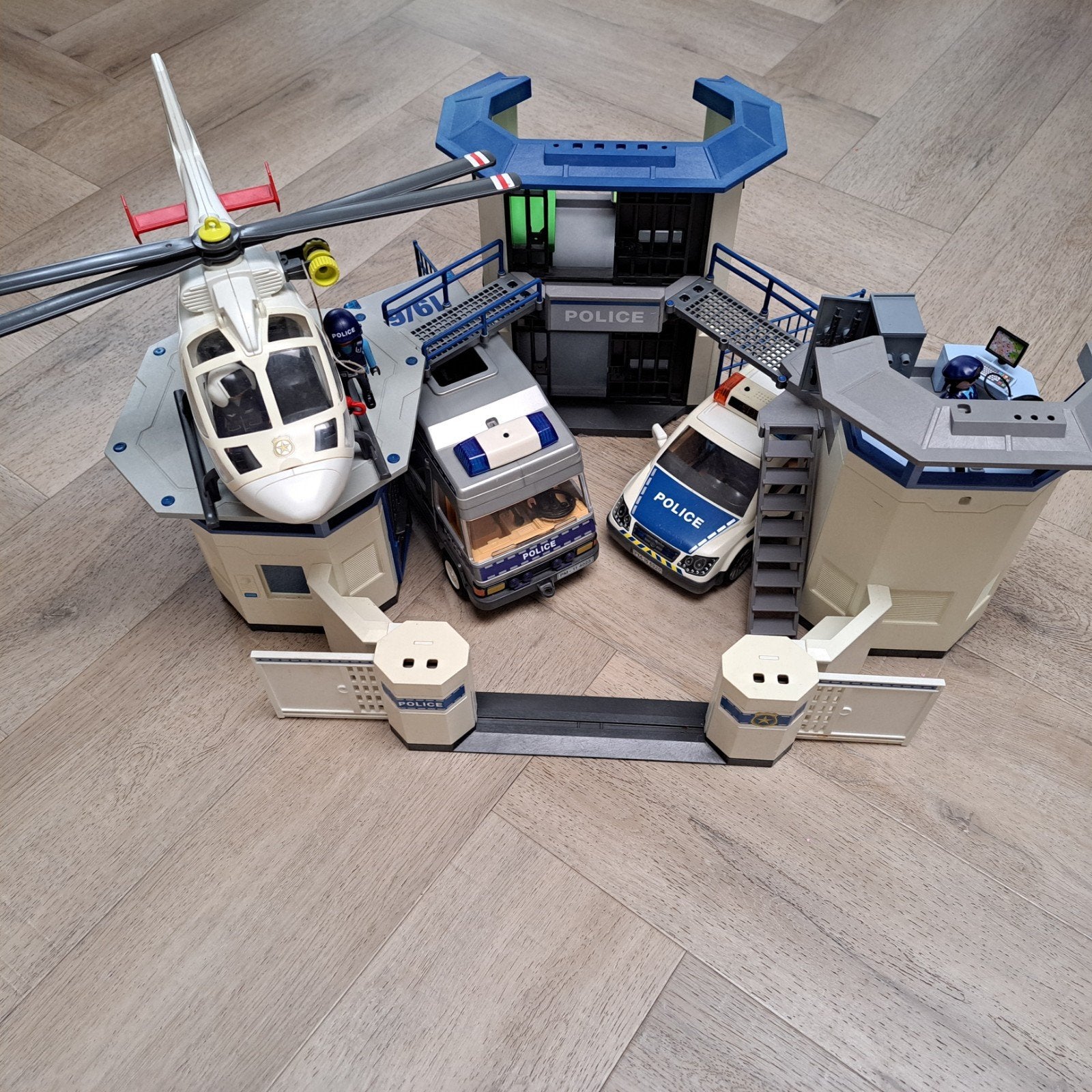 Playmobil Politiebureau met helikopter en voertuigen, Ophalen of Verzenden, Gebruikt, Jongen of Meisje