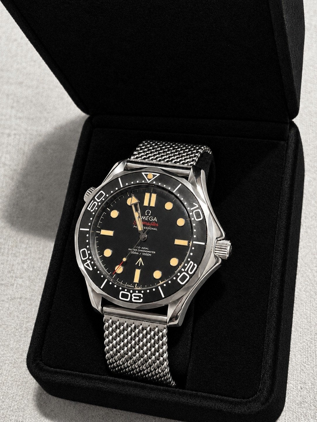 Omega Seamaster 300M NTTD James Bond Editie, Staal, Polshorloge, Overige materialen, Nieuw
