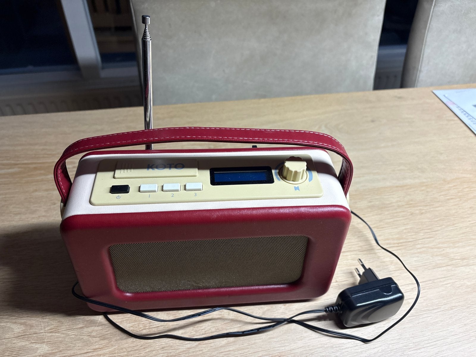 OER Dementie Radio / Koto Easy Radio - Bordeauxrood, Audio, Tv en Foto, Ophalen of Verzenden, Zo goed als nieuw, Radio