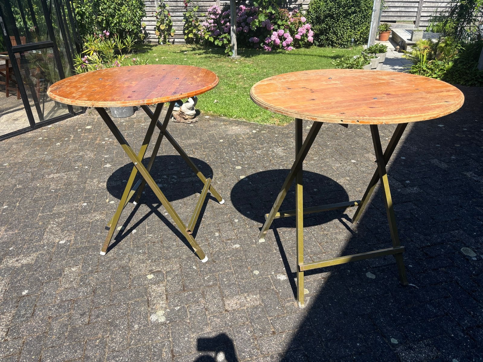 2 zeer degelijke Klaptafels Houten Blad & Metalen Onderstel, Ophalen, Gebruikt, Rond, Tot twee personen