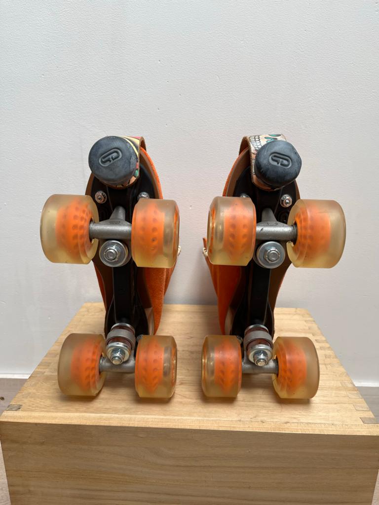 Moxi Lolly Clementine Rollerskates - Suède & Outdoor Wielen, Gebruikt, Overige typen, Dames, Ophalen