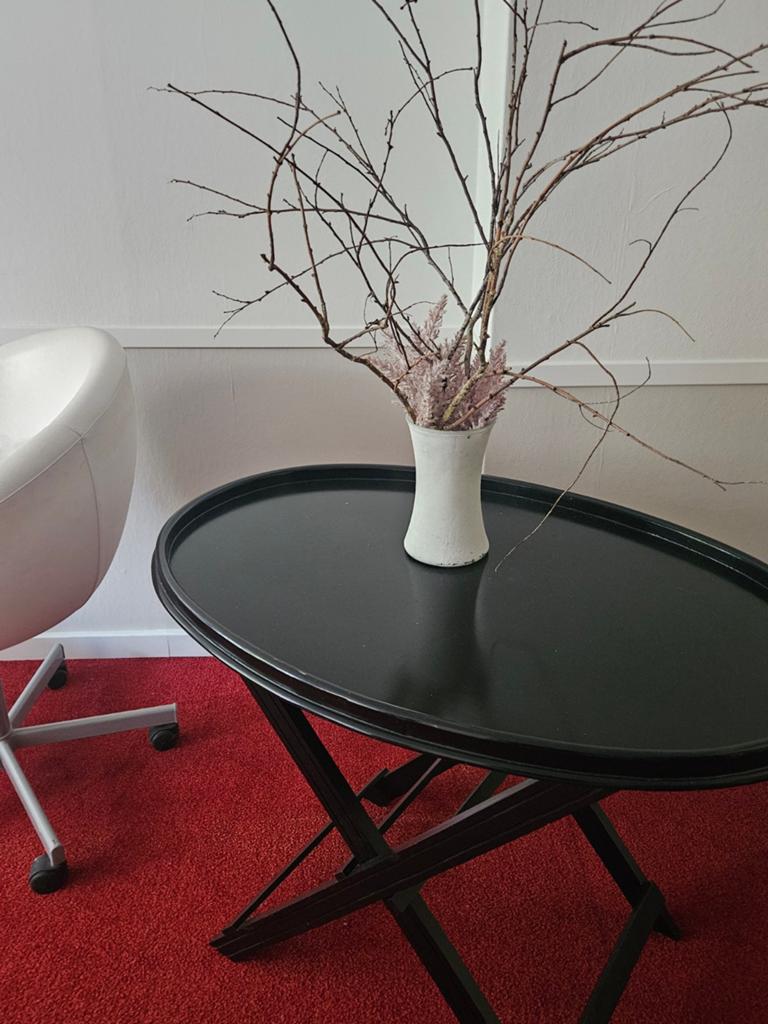 Zwarte Butler Tray / Bijzettafel in goede staat, Ophalen of Verzenden, Zo goed als nieuw, Ovaal, Hout