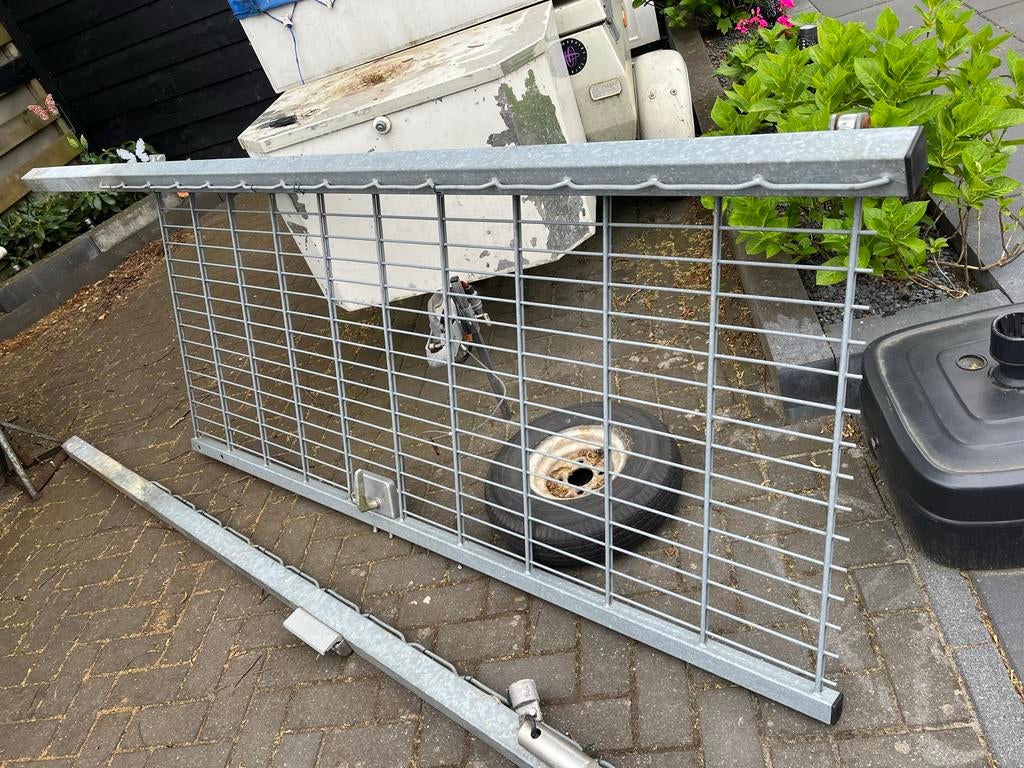 Poort met bevestigingspalen, Tuin en Terras, Tuinhekken en Hekwerk, Met poort, Gebruikt, Ophalen of Verzenden, Tuinhek