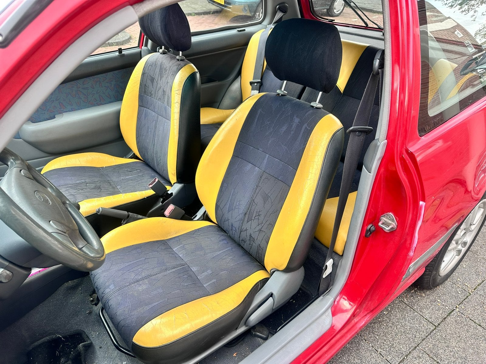 Toyota starlet p9  black and yellow interieur., Ophalen, Gebruikt, Toyota