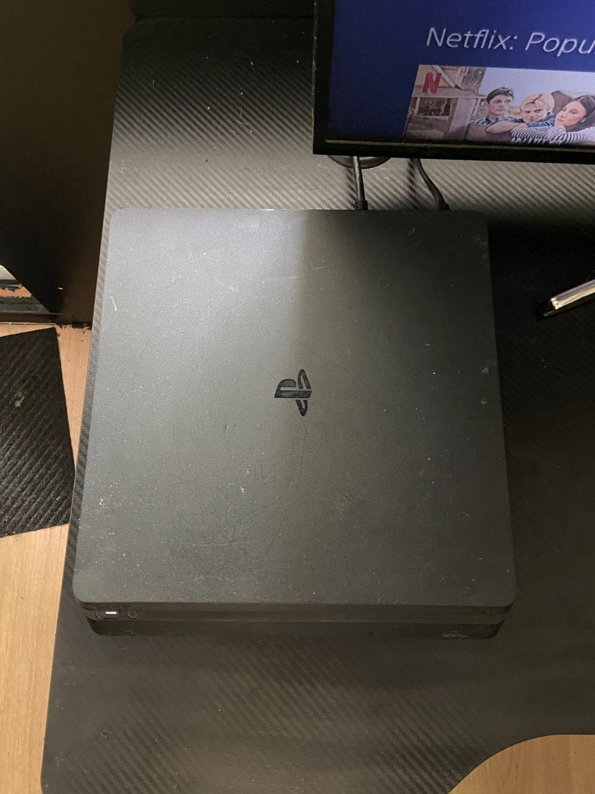 PS4 Slim + Samsung 40 inch Smart TV – Klaar om te gamen, 1 speler, Ophalen, Gebruikt, Vanaf 7 jaar