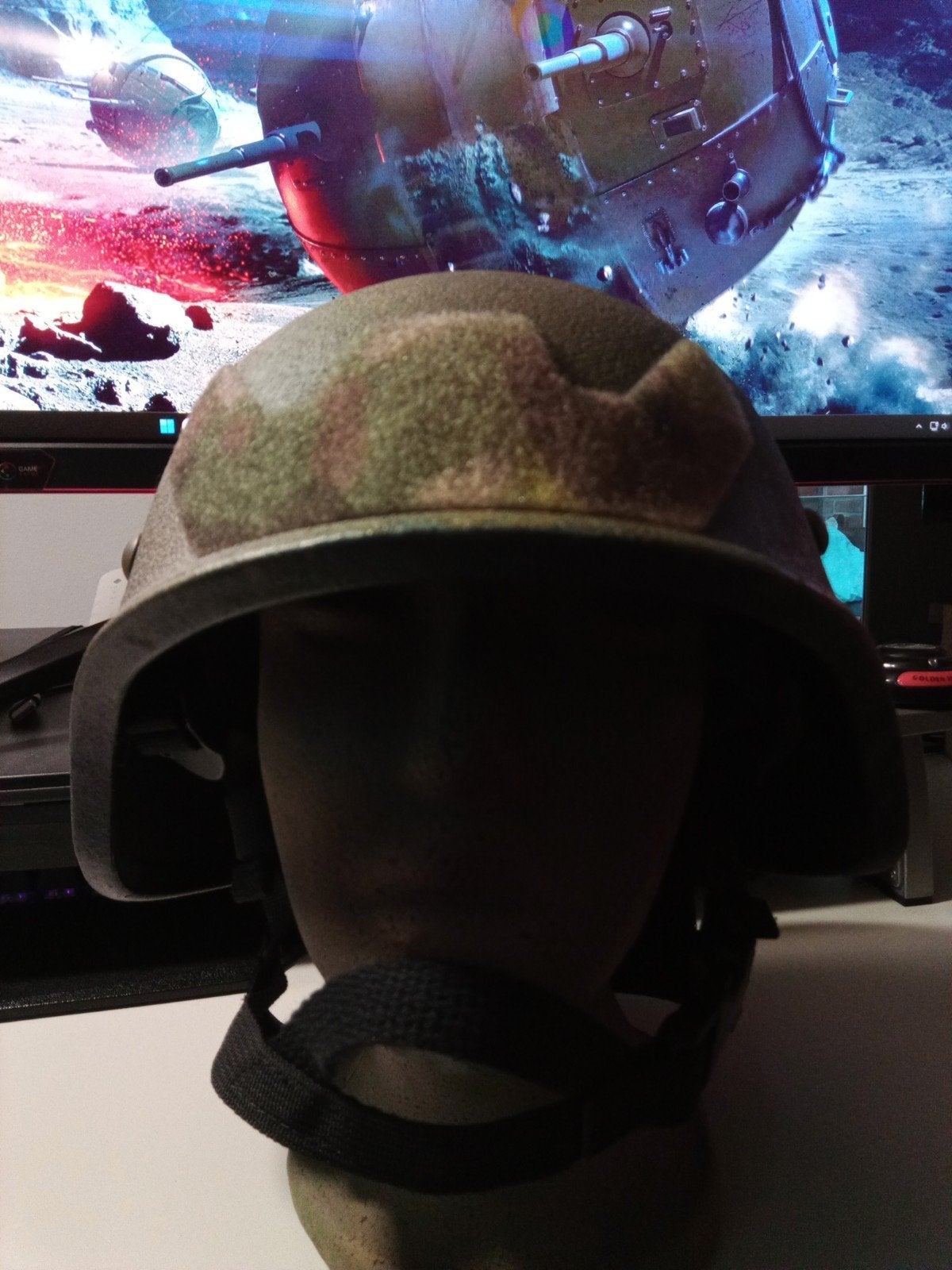 Mooie ballistische helm Kevlar, Ophalen of Verzenden, Landmacht, Overige gebieden, Helm of Baret