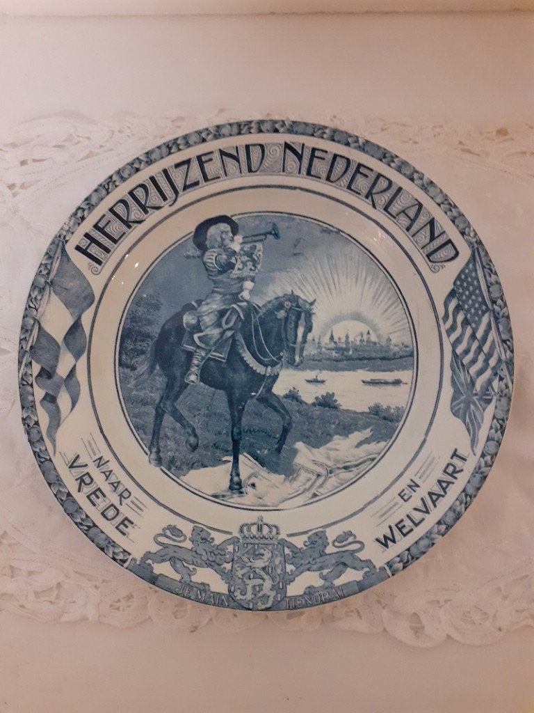Societe Ceramique - wandbord Herrijzend Nederland, Antiek en Kunst, Ophalen of Verzenden