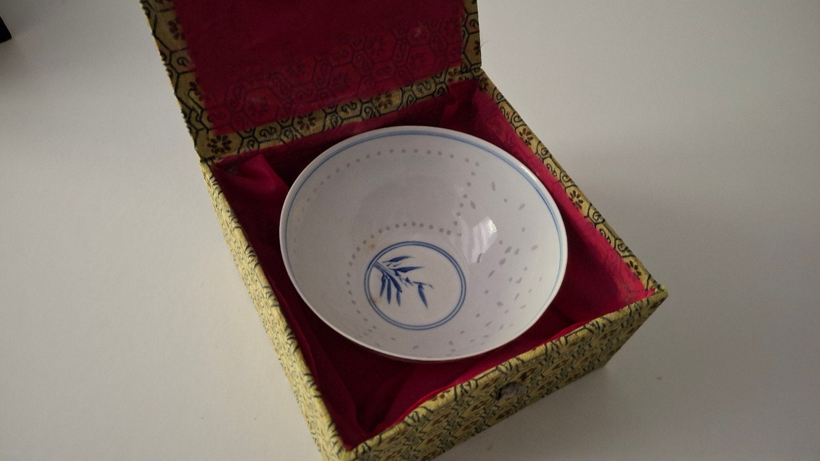 Chinees kommetje van eierschaal porselein, 20e eeuws, Antiek en Kunst, Ophalen of Verzenden