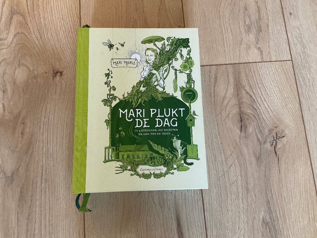 Mari Plukt De Dag, Boeken, Ophalen of Verzenden, Gelezen, Mari Maris